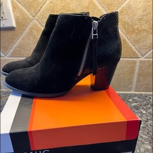 Vionic black Anne boots